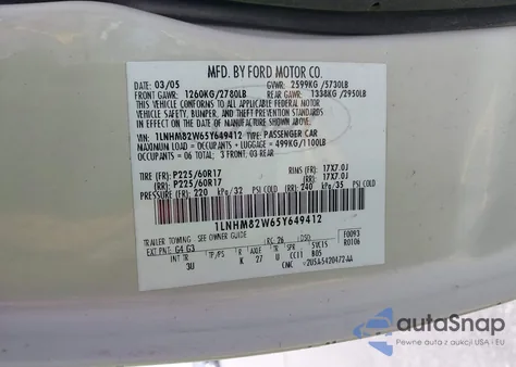 2005 Lincoln Town Car Signature Limited из США, поврежденный, VIN 1LNHM82W65Y649412